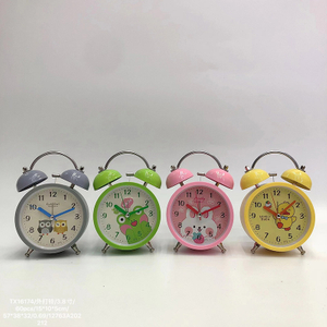 Horloge de chevet de fille de bande dessinée alarme de bureau silencieuse lapin rose